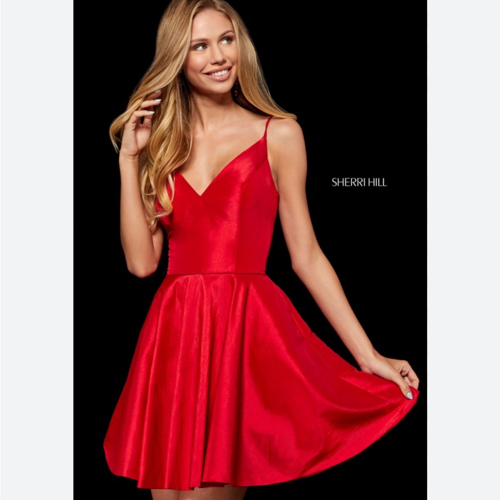 NWT Sherri Hill Satin cocktail Dress  with V-neck‎ bodice Red size 12 $298